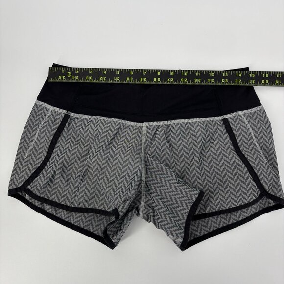 Lululemon Run Times Shorts Herringbone Womens Size 6 Black Gray 4” Inseam - Picture 7 of 9